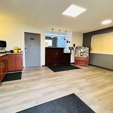 Super 8 By Wyndham Benton Harbor St Joseph Hotel Ngoại thất bức ảnh