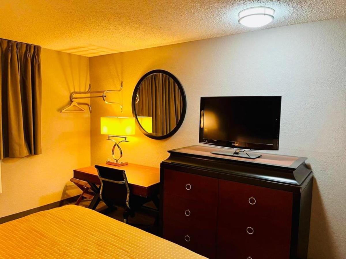 Super 8 By Wyndham Benton Harbor St Joseph Hotel Ngoại thất bức ảnh