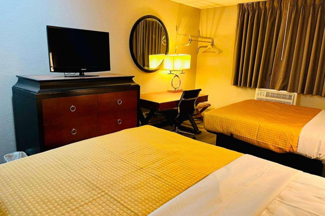 Super 8 By Wyndham Benton Harbor St Joseph Hotel Ngoại thất bức ảnh