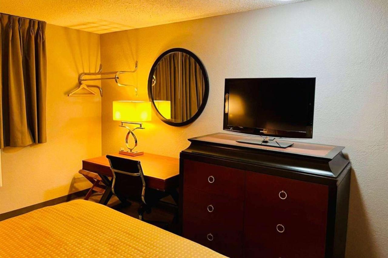 Super 8 By Wyndham Benton Harbor St Joseph Hotel Ngoại thất bức ảnh