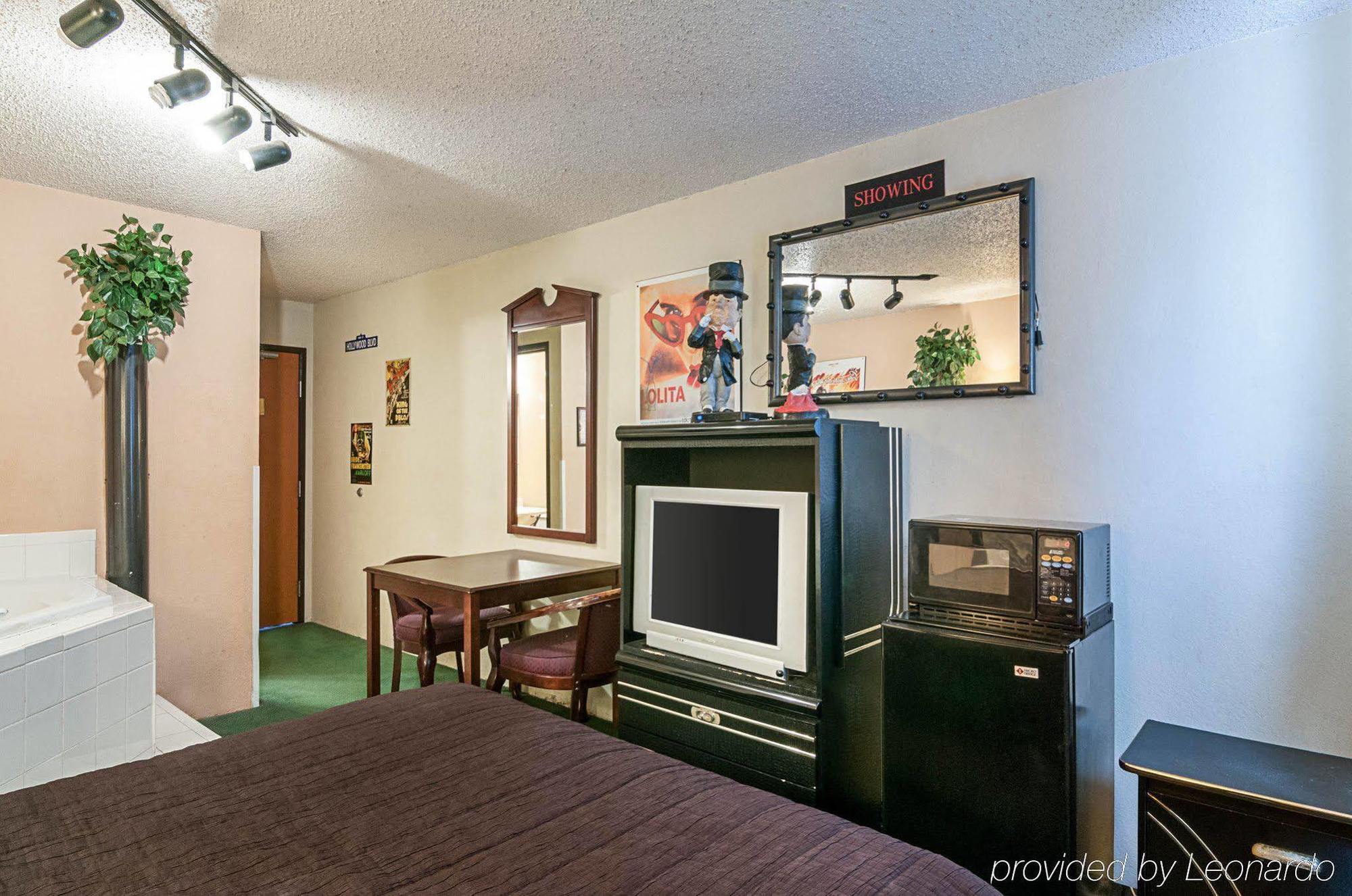 Super 8 By Wyndham Benton Harbor St Joseph Hotel Ngoại thất bức ảnh