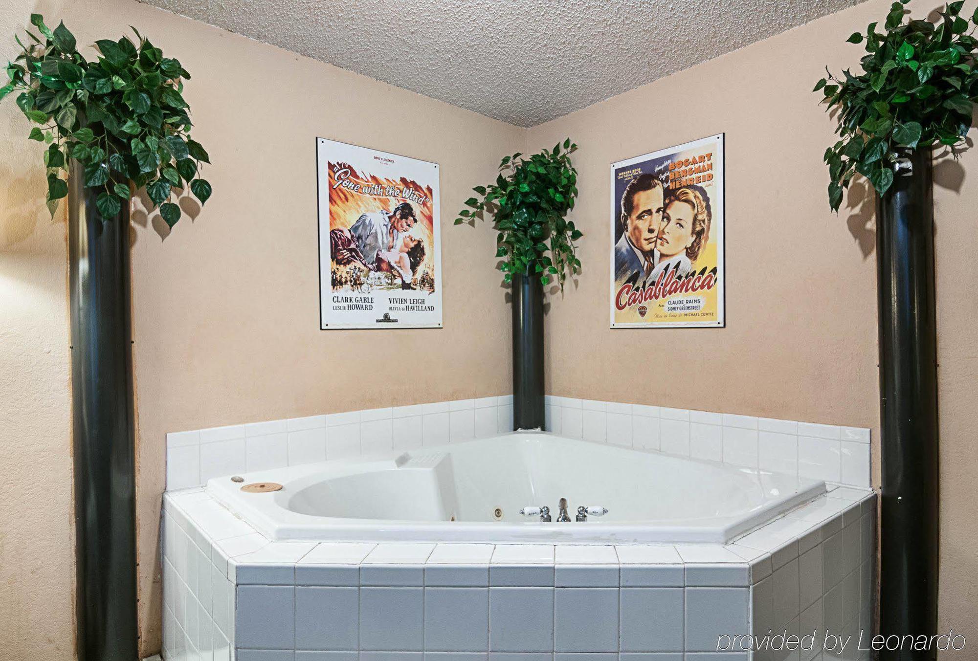 Super 8 By Wyndham Benton Harbor St Joseph Hotel Ngoại thất bức ảnh