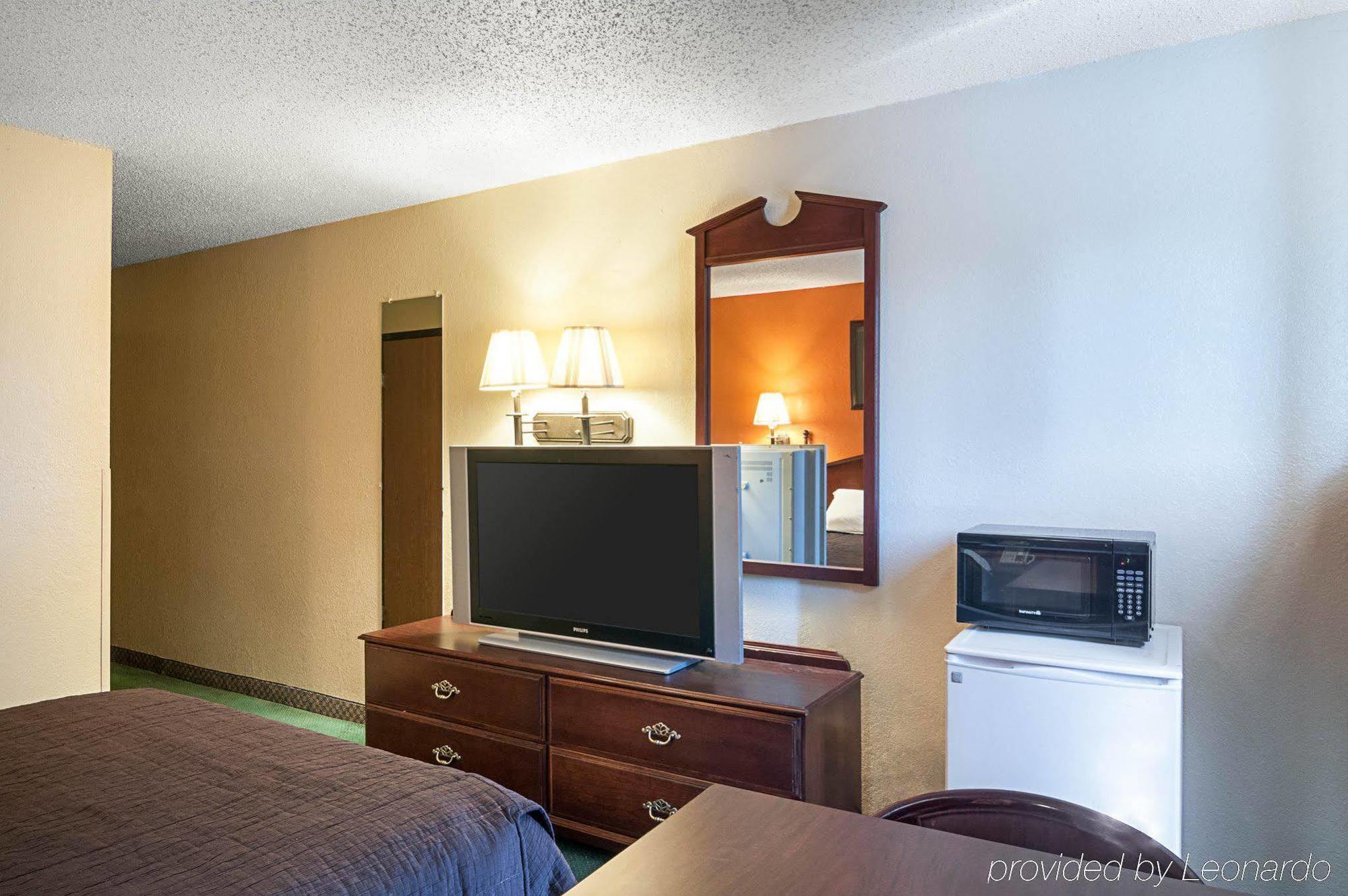 Super 8 By Wyndham Benton Harbor St Joseph Hotel Ngoại thất bức ảnh